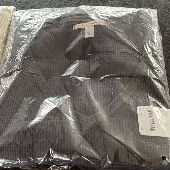 Free People Santa Clara Thermal in black BNWT - Picture 5 of 6